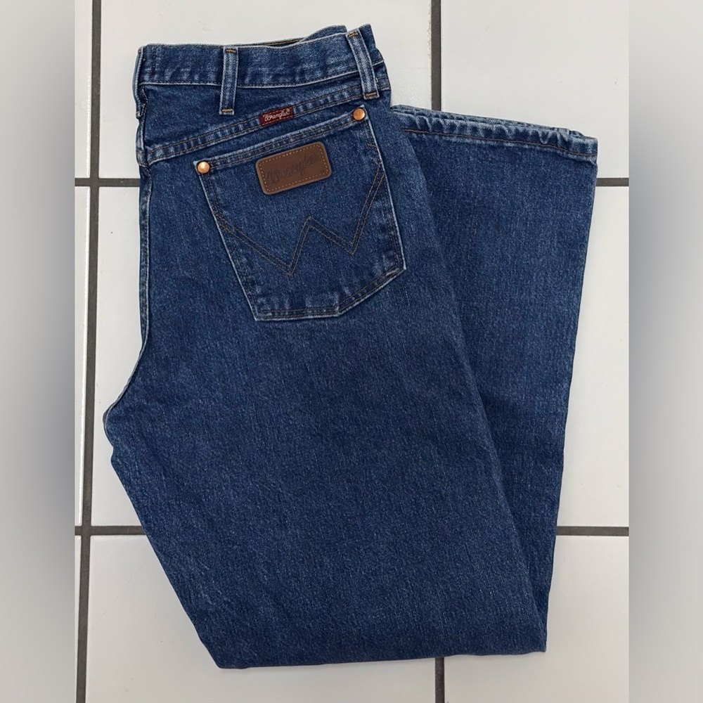 Wrangler Men's Deep Blue Relaxed Jeans 33x30